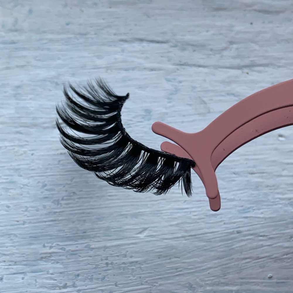 Lashes - Picture 2 of 4